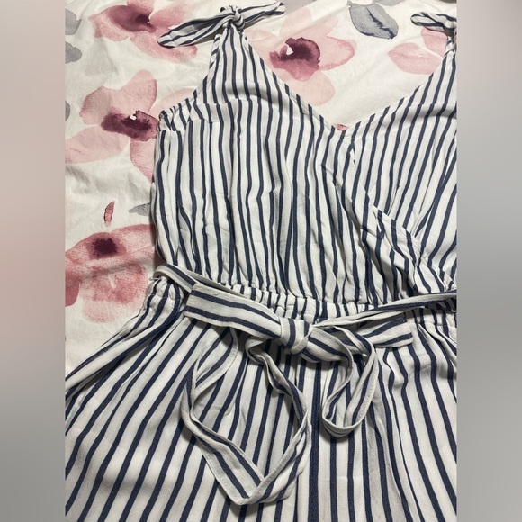 NWT Ambercrombie & Fitch V-Neck Belted Striped Romper Size XL - Picture 6 of 14